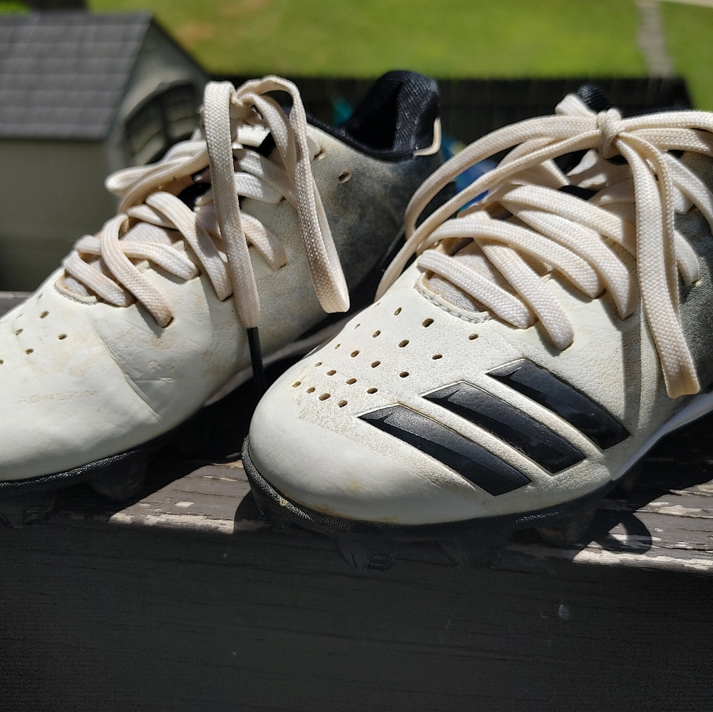 Youth Baseball Cleats & Apparel